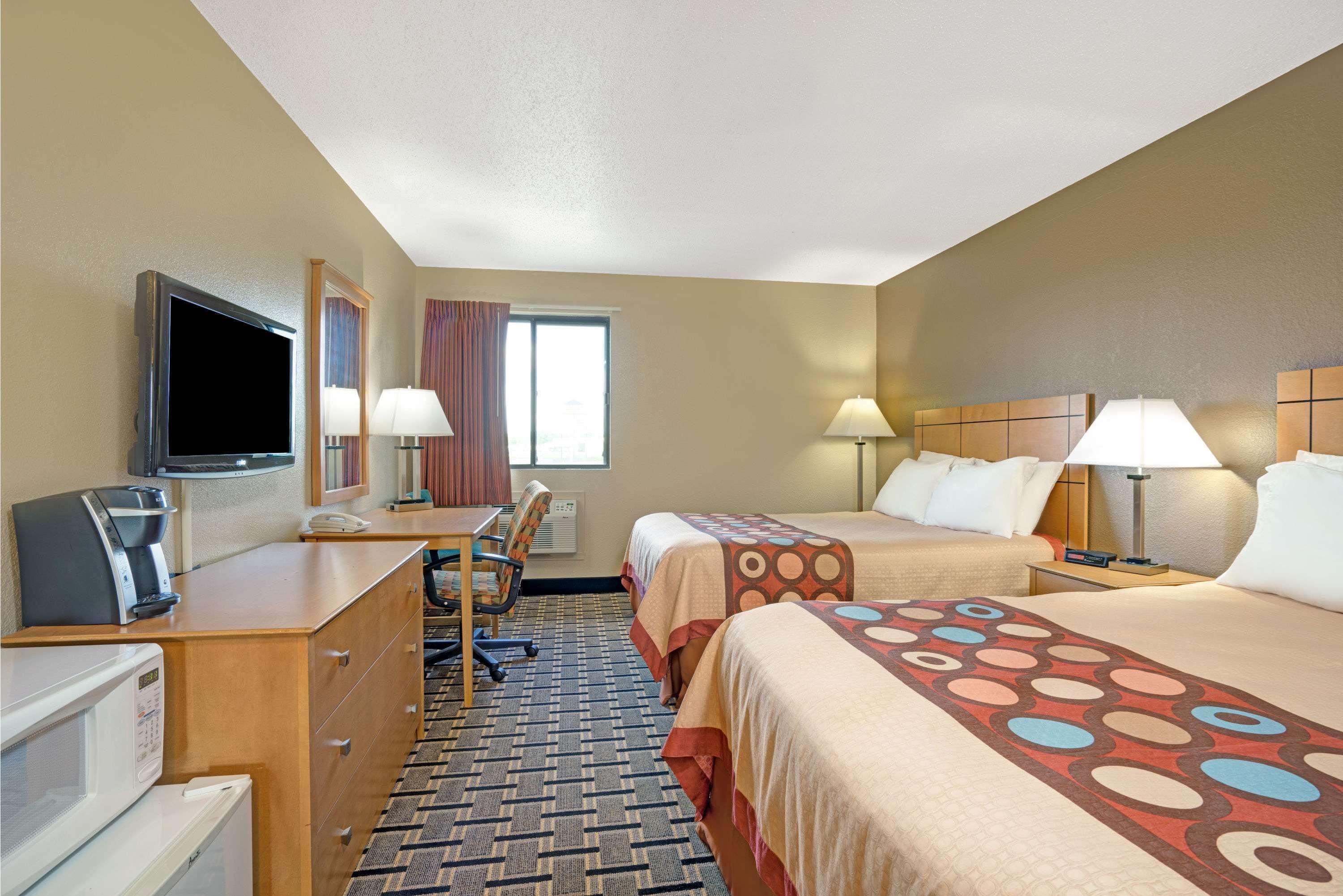 Super 8 By Wyndham Melrose Hotel Exterior foto