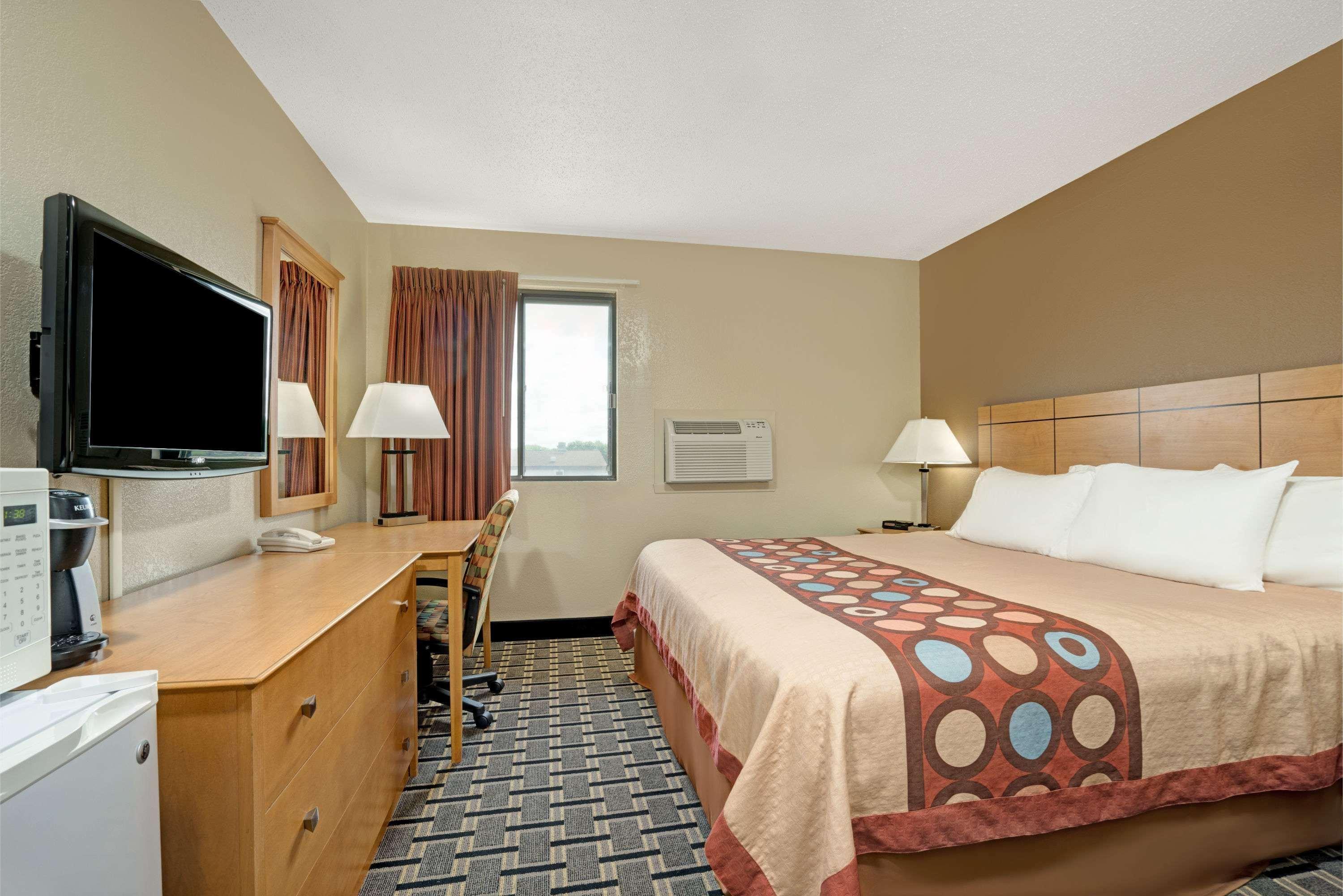 Super 8 By Wyndham Melrose Hotel Exterior foto