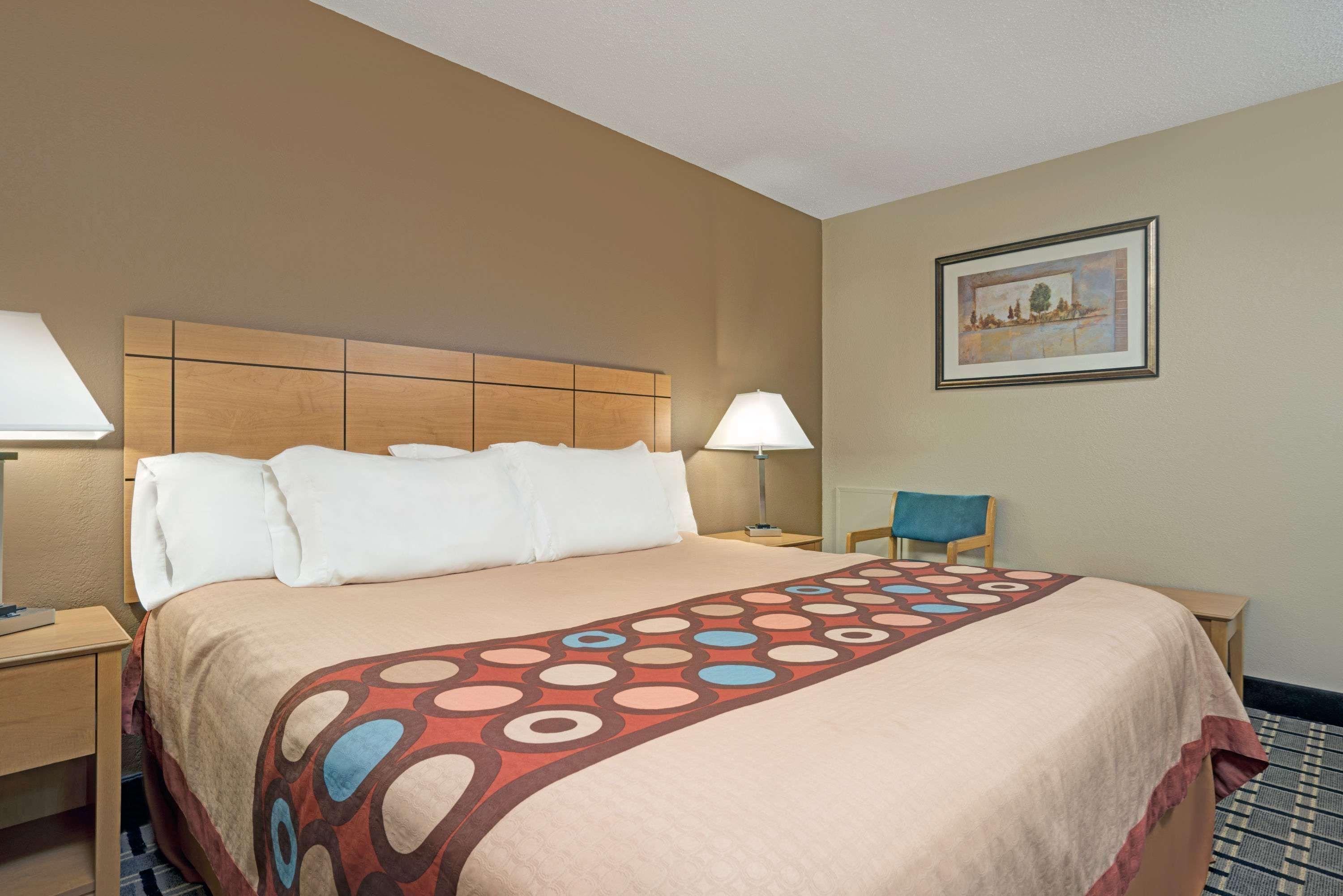 Super 8 By Wyndham Melrose Hotel Exterior foto