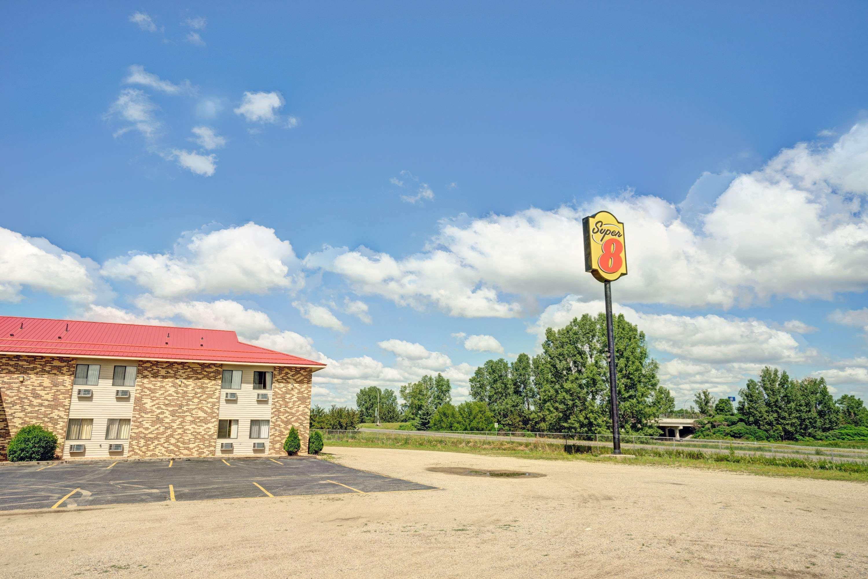 Super 8 By Wyndham Melrose Hotel Exterior foto